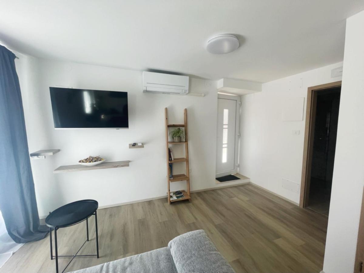 Apartma Toni *